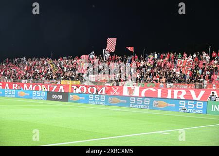 Monza, Italia. 09 agosto 2024. I tifosi di Monza durante la partita di Coppa Italia tra Monza e Sudtirol all'U-Power Stadium venerdì 9 agosto 2024. Sport - calcio (foto AC Monza/LaPresse di Studio Buzzi) credito: LaPresse/Alamy Live News Foto Stock