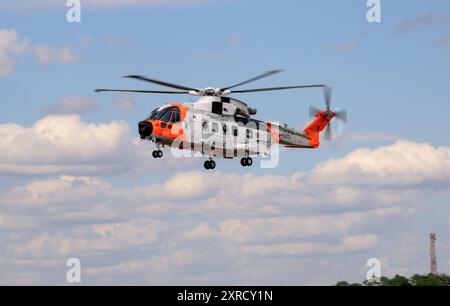 Norwegian AW101 SAR Queen arrivo al Royal International Air Tattoo 2024 Foto Stock