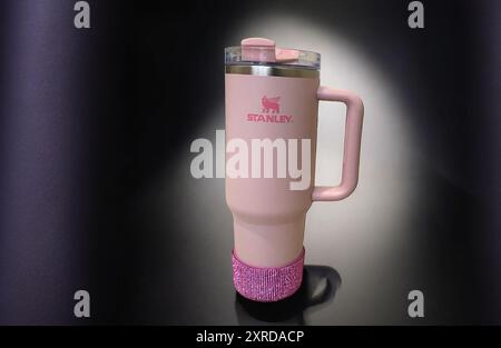 Le bottiglie Stanley sono molto famose in tutto il mondo Foto Stock