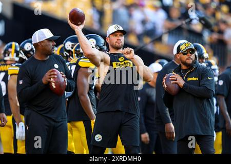 Hookstown, Pennsylvania, Stati Uniti. 9 agosto 2024. Il linebacker dei Pittsburgh Steelers TJ WATT (90) lanciò passaggi di riscaldamento prima della partita di football tra Pittsburgh Steelers e Houston Texans a Pittsburgh, Pennsylvania. (Immagine di credito: © Brent Gudenschwager/ZUMA Press Wire/Alamy Live News) SOLO PER USO EDITORIALE! Non per USO commerciale! Foto Stock