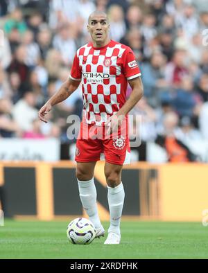 Newcastle upon Tyne, Regno Unito. 9 agosto 2024. Oriol Romeu di Girona durante la partita amichevole pre-stagionale al St. James' Park, Newcastle upon Tyne. Il credito per immagini dovrebbe essere: Scott Heppell/Sportimage Credit: Sportimage Ltd/Alamy Live News Foto Stock