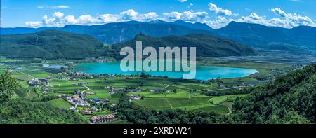 Caldaro o Lago di Caldaro in alto Adige, Italia Foto Stock