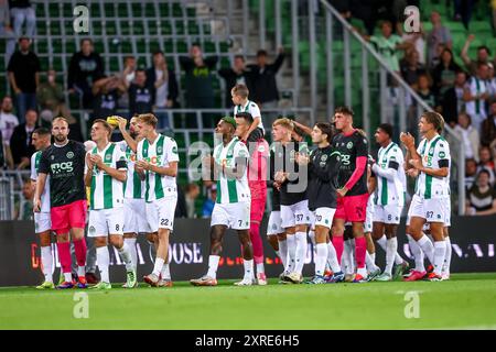 Groninga, Paesi Bassi. 09 agosto 2024. GRONINGEN, PAESI BASSI - 9 AGOSTO: I giocatori del Groningen applaudono ai tifosi durante la partita olandese Eredivisie tra FC Groningen e NAC Breda all'Euroborg il 9 agosto 2024 a Groningen, Paesi Bassi. (Foto di Pieter van der Woude/Orange Pictures) credito: Orange Pics BV/Alamy Live News Foto Stock