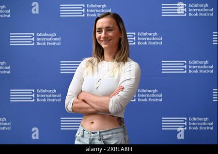 Edimburgo, Scozia, Regno Unito. 10 agosto 2024. Edinburgh International Book Festival: Grace Blakeley, editorialista, giornalista e autrice alla photocall ufficiale. Crediti: Craig Brown/Alamy Live News Foto Stock