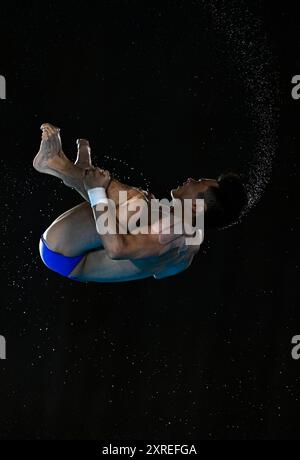 Saint Denis. 10 agosto 2024. Cao Yuan della Cina gareggia durante la semifinale maschile di 10 m di piattaforma di immersioni ai Giochi Olimpici di Parigi 2024 a Saint-Denis, Francia, 10 agosto 2024. Crediti: Wang Peng/Xinhua/Alamy Live News Foto Stock