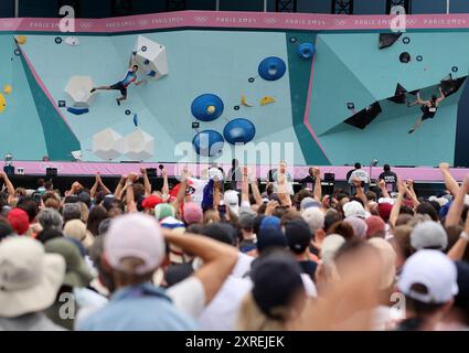 PARIGI, FRANCIA - 09 AGOSTO: Vista generale con Paul Jenft del Team France gareggia durante la gara maschile Boulder & Lead, Final Lead il giorno 14 dei Giochi Olimpici di Parigi 2024 presso le Bourget Sport Climbing Venue il 9 agosto 2024 a Parigi, Francia. © diebilderwelt / Alamy Stock Foto Stock