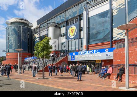 Glasgow, Regno Unito. 10 agosto 2024. I Rangers giocano al Motherwell all'Hampden Stadium, lo Scottish National Stadium, Glasgow, nella prima partita casalinga dei Rangers nella Scottish Premiership. Lo stadio di calcio dei Rangers, l'Ibrox Park, è attualmente in fase di ristrutturazione e fino al completamento dei lavori, utilizzeranno Hampden come stadio di calcio di casa. Crediti: Findlay/Alamy Live News Foto Stock