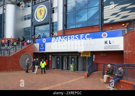 Glasgow, Regno Unito. 10 agosto 2024. I Rangers giocano al Motherwell all'Hampden Stadium, lo Scottish National Stadium, Glasgow, nella prima partita casalinga dei Rangers nella Scottish Premiership. Lo stadio di calcio dei Rangers, l'Ibrox Park, è attualmente in fase di ristrutturazione e fino al completamento dei lavori, utilizzeranno Hampden come stadio di calcio di casa. Crediti: Findlay/Alamy Live News Foto Stock