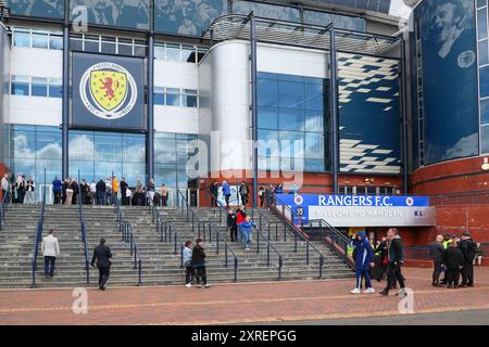 Glasgow, Regno Unito. 10 agosto 2024. I Rangers giocano al Motherwell all'Hampden Stadium, lo Scottish National Stadium, Glasgow, nella prima partita casalinga dei Rangers nella Scottish Premiership. Lo stadio di calcio dei Rangers, l'Ibrox Park, è attualmente in fase di ristrutturazione e fino al completamento dei lavori, utilizzeranno Hampden come stadio di calcio di casa. Crediti: Findlay/Alamy Live News Foto Stock