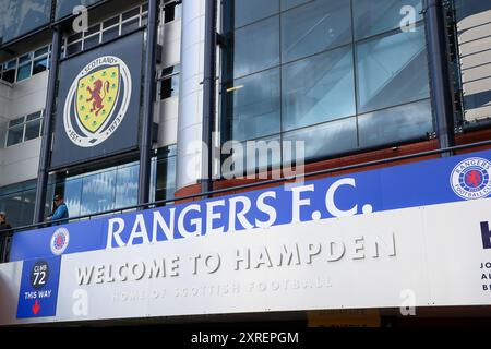 Glasgow, Regno Unito. 10 agosto 2024. I Rangers giocano al Motherwell all'Hampden Stadium, lo Scottish National Stadium, Glasgow, nella prima partita casalinga dei Rangers nella Scottish Premiership. Lo stadio di calcio dei Rangers, l'Ibrox Park, è attualmente in fase di ristrutturazione e fino al completamento dei lavori, utilizzeranno Hampden come stadio di calcio di casa. Crediti: Findlay/Alamy Live News Foto Stock