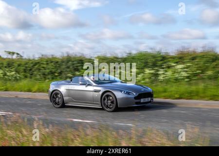 Aston Martin Vantage V8 2007, Silver Car Roadster benzina 4282 cc Foto Stock