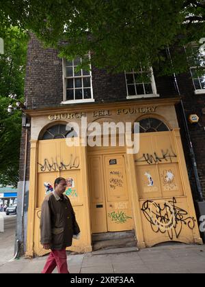 Church Bell Foundry, la Whitechapel Bell Foundry era un'azienda a Londra, fondata nel 1570. Al momento della chiusura nel 2017 era la più antica azienda manifatturiera della Gran Bretagna. Foto Stock