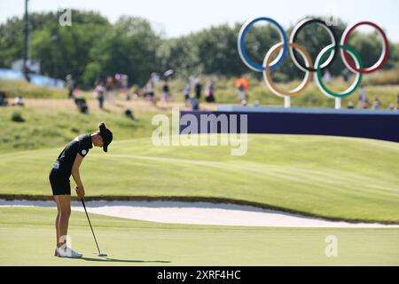 Parigi, Francia. 10 agosto 2024. Olympia, Paris 2024, Golf, Singles, Ladies, 4° round, Esther Henseleit dalla Germania che si mette sulla 18° buca. Crediti: Jan Woitas/dpa/Alamy Live News Foto Stock