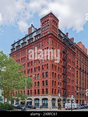 47 Hudson Street, Tribeca West Historic District, è una fabbrica di mattoni e pietre/magazzini/uffici convertita in residenziale con negozi. Foto Stock