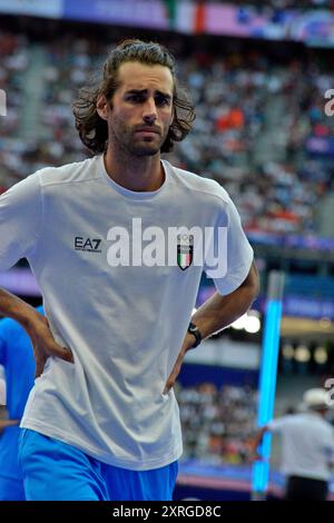 Gianmarco Tamberi prima della partenza salto in altezza durante Athletics, Giochi Olimpici di Parigi 2024 a Parigi, Francia, 10 agosto 2024 Foto Stock