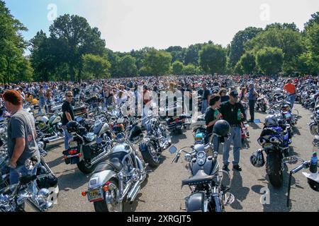 Roselle, New Jersey - 18 settembre 2005: Le motociclette sono parcheggiate nel Warinanco Park e si preparano a guidare nel Rolling Thunder Ride for Freedom Foto Stock