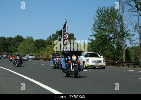 Holmdel, New Jersey - 18 settembre 2005: Motociclette viaggiano lungo la Garden State Parkway durante la Rolling Thunder Ride for Freedom Foto Stock