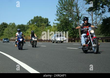 Holmdel, New Jersey - 18 settembre 2005: Motociclette viaggiano lungo la Garden State Parkway durante la Rolling Thunder Ride for Freedom Foto Stock