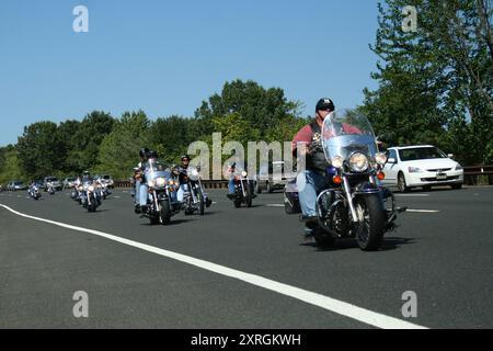 Holmdel, New Jersey - 18 settembre 2005: Motociclette viaggiano lungo la Garden State Parkway durante la Rolling Thunder Ride for Freedom Foto Stock