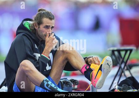 Saint Denis, Francia. 10 agosto 2024. Olimpiadi, Parigi 2024, atletica leggera, Stade de France, salto in alto, uomini, finale, Gianmarco Tamberi dall'Italia si prepara. Crediti: Michael Kappeler/dpa/Alamy Live News Foto Stock