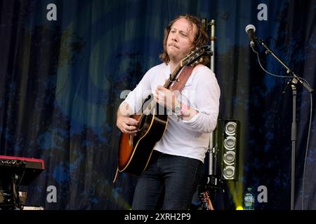 Williamscot, Regno Unito. 10 agosto 2024. La chitarra folk inglese e il cantante Ben Savage si esibiscono dal vivo sul palco della Cropredy Convention di Fairport. (Foto di Dawn Fletcher-Park/SOPA Images/Sipa USA) credito: SIPA USA/Alamy Live News Foto Stock