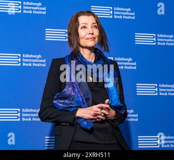 Edimburgo, Scozia, Regno Unito, 10 agosto 2024. Edinburgh International Book Festival: Elif Shafak's, autore nominato al Booker Prize di The Island of Missing Trees Laws There Are Rivers in the Sky al festival del libro di oggi. Crediti: Sally Anderson/Alamy Live News Foto Stock