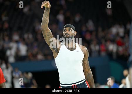 LeBron James si riscalda prima dell'inizio della partita del Team USA contro il Team France durante la partita di pallacanestro della Medaglia d'oro maschile alle Olimpiadi estive di Parigi 2024 alla Bercy Arena, 7 agosto 2024, Parigi, Francia. (Foto di Anthony Behar/Sipa USA) Foto Stock