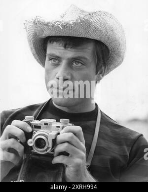 Un ritratto di OLIVER REED nel ruolo di Tinker nel SISTEMA 1964 regista VINCITORE MICHAEL scritto da PETER DRAPER direttore della fotografia NICOLAS ROEG Wardrobe BRIDGET VENDITORI Kenneth Shipman Productions / Bryanston Films Foto Stock