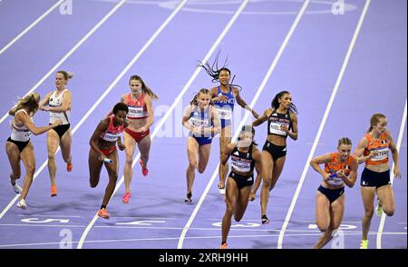 Parigi, Francia. 10 agosto 2024. L'atleta belga Hanne Claes e l'atleta belga Imke Vervaet nella foto durante la finale femminile di staffetta 4x400 m, alla competizione di atletica ai Giochi Olimpici di Parigi 2024, sabato 10 agosto 2024 a Parigi, Francia. I Giochi della XXXIII Olimpiade si svolgono a Parigi dal 26 luglio all'11 agosto. La delegazione belga conta 165 atleti in 21 sport. BELGA PHOTO JASPER JACOBS credito: Belga News Agency/Alamy Live News Foto Stock