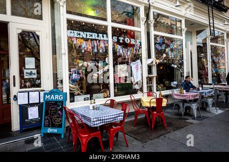 Tavoli esterni al Cowgirl Restaurant in Hudson Street a Greenwich Village, New York City, New York, Stati Uniti Foto Stock