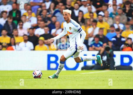 Leeds, Regno Unito. 10 agosto 2024. Il centrocampista del Leeds United Ethan Ampadu (4) sul pallone durante la partita del Leeds United FC vs Portsmouth FC Sky bet EFL Championship a Elland Road, Leeds, Inghilterra, Regno Unito il 10 agosto 2024 Credit: Every Second Media/Alamy Live News Foto Stock