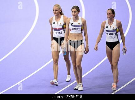 Parigi, Francia. 10 agosto 2024. L'atleta belga Hanne Claes, l'atleta belga Helena Ponette e l'atleta belga Imke Vervaet nella foto davanti alla staffetta femminile 4x400 m, alla competizione di atletica ai Giochi Olimpici di Parigi 2024, sabato 10 agosto 2024 a Parigi, Francia. I Giochi della XXXIII Olimpiade si svolgono a Parigi dal 26 luglio all'11 agosto. La delegazione belga conta 165 atleti in 21 sport. BELGA PHOTO JASPER JACOBS credito: Belga News Agency/Alamy Live News Foto Stock