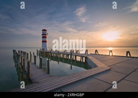 Famoso faro sulla riva di Neusiedler SEE. Attrazione turistica di Podersdorf am SEE. Burgenland, Austria. Foto Stock