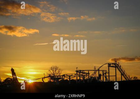 Tramonto al Paulton's Park Foto Stock