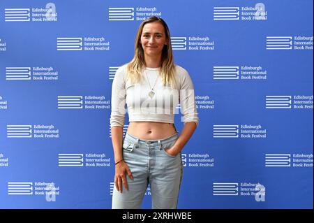 Edimburgo, Scozia, Regno Unito. 10 agosto 2024. Edinburgh International Book Festival: Grace Blakeley, editorialista, giornalista e autrice alla photocall ufficiale. Crediti: Craig Brown/Alamy Live News Foto Stock