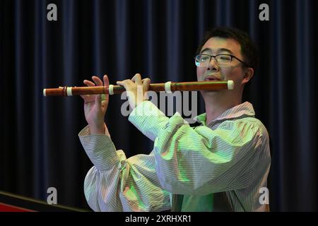 Familienkonzert Kinderaufführung des ensembles Freymut, mit dem Titel Freyen Muthes durch die Welt , in der Landesmusikschule Gmunden, im Rahmen der Salzkammergut Festwochen Gmunden, am 10.08.2024. DAS Bild zeigt Mitglieder des ensembles während ihrer Aufführung. 2024 - Familienkonzert Kinderaufführung des ensembles Freymut, mit dem Titel Freyen Muthes durch die Welt , in der Landesmusikschule Gmunden, im Rahmen der Salzkammergut Festwochen Gmunden, am 10.08.2024. *** Concerto di famiglia esibizione infantile dell'ensemble Freymut, con il titolo Freyen Muthes durch die Welt , alle Landesmusiks Foto Stock