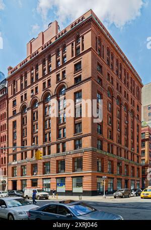 Ex fabbrica e magazzino 55 Hudson Street, alias American Express Building, è un punto di riferimento convertito in cooperativa residenziale. Foto Stock