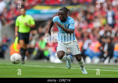 L'attaccante del Manchester City Jerémy Doku (11) durante la finale del Manchester City FC contro Manchester United FC fa Community Shield al Wembley Stadium di Londra, Inghilterra, Regno Unito il 10 agosto 2024 Credit: Every Second Media/Alamy Live News Foto Stock