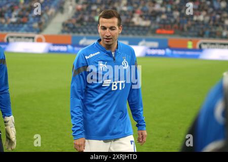 San Pietroburgo, Russia. 10 agosto 2024. Denis Makarov (77) della Dinamo visto in azione durante la partita di calcio della Premier League russa tra Zenit San Pietroburgo e Dinamo Mosca alla Gazprom Arena. Punteggio finale: Zenit 1:0 Dinamo. Credito: SOPA Images Limited/Alamy Live News Foto Stock