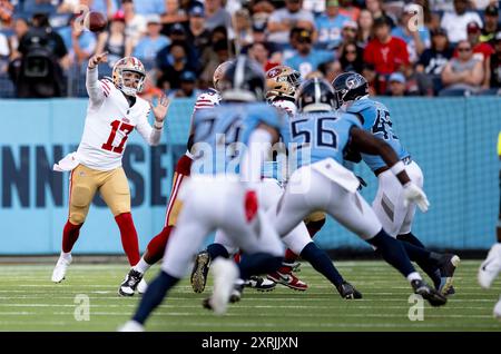 Nashville, Tennessee, Stati Uniti. 10 agosto 2024. I San Francisco 49ers (17) Brandon Allen passa la palla durante la sua gara di pre-stagione a Nashville. (Credit Image: © Camden Hall/ZUMA Press Wire) SOLO PER USO EDITORIALE! Non per USO commerciale! Crediti: ZUMA Press, Inc./Alamy Live News Foto Stock