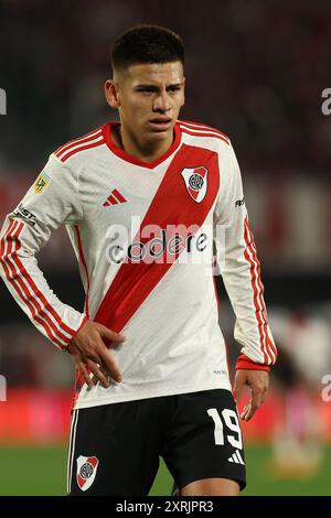 Buenos Aires, Argentina. 10 agosto 2024. Il centrocampista del River Plate Claudio Echeverri gesta durante la partita 2024 "Cesar Luis Menotti" contro l'Huracan allo stadio El Monumental di Buenos Aires, il 10 agosto 2024. Crediti: Alejandro Pagni/Alamy Live News Foto Stock