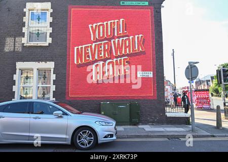 Liverpool, Regno Unito. 11 agosto 2024. Una vista generale del murale di strada vicino ad Anfield in vista della partita amichevole pre-stagionale Liverpool vs Sevilla ad Anfield, Liverpool, Regno Unito, 11 agosto 2024 (foto di Cody Froggatt/News Images) a Liverpool, Regno Unito, l'11/8/2024. (Foto di Cody Froggatt/News Images/Sipa USA) credito: SIPA USA/Alamy Live News Foto Stock