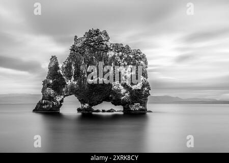 Formazione rocciosa di Hvítserkur in Islanda. Foto Stock