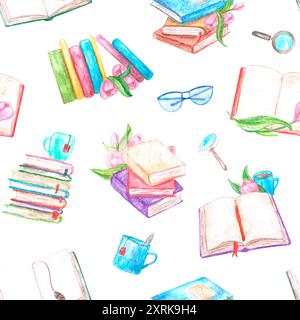 Libri impilati e aperti, fiori tulipani, tazze di tè, caffè, bicchieri e lente di ingrandimento. Illustrazione acquerello motivo senza cuciture su sfondo bianco Foto Stock