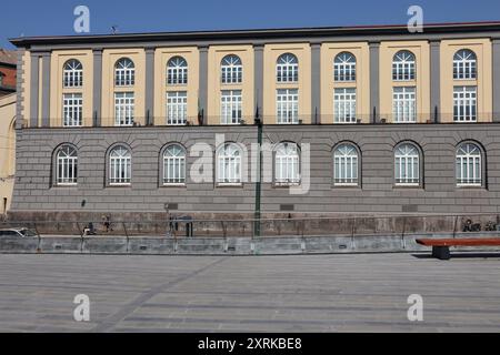 Napoli - Universita Parthenope dalla terrazza della nuova stazione di Molo Beverello Foto Stock