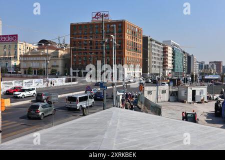 Napoli - via Cristoforo Colombo dalla terrazza della nuova stazione del Molo Beverello Foto Stock