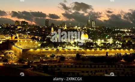 Il Monte del Tempio nella città Vecchia di Gerusalemme, la Cupola della roccia e la Moschea al-Aqsa in questa foto del 29 luglio 2024. (Foto CTK/Pavel Nemecek) Foto Stock