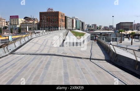 Napoli - Terrazza della nuova stazione del Molo Beverello Foto Stock