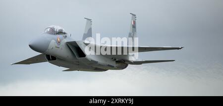 Boeing F-15QA Ababil durante l'esposizione al Royal International Air Tattoo 2024 Foto Stock