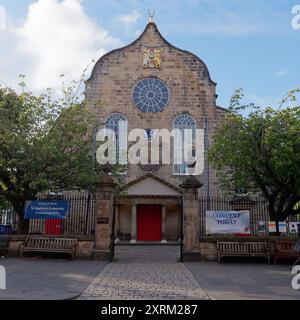 Canongate Kirk Church on the Royal Mile a Edimburgo, capitale della Scozia, 10 agosto 2024 Foto Stock